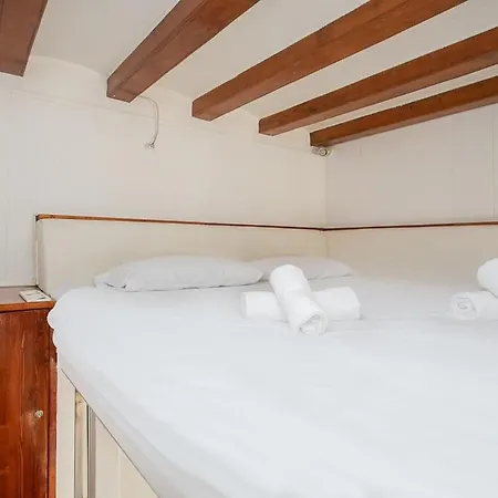 Paseo De Gracia Modern 4bd With Terrace Barcelona